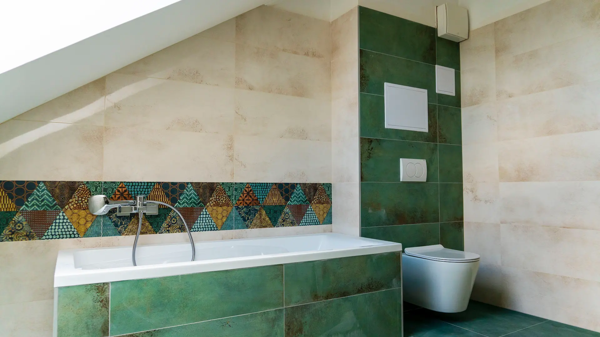 Fürdőszoba zöld csempével