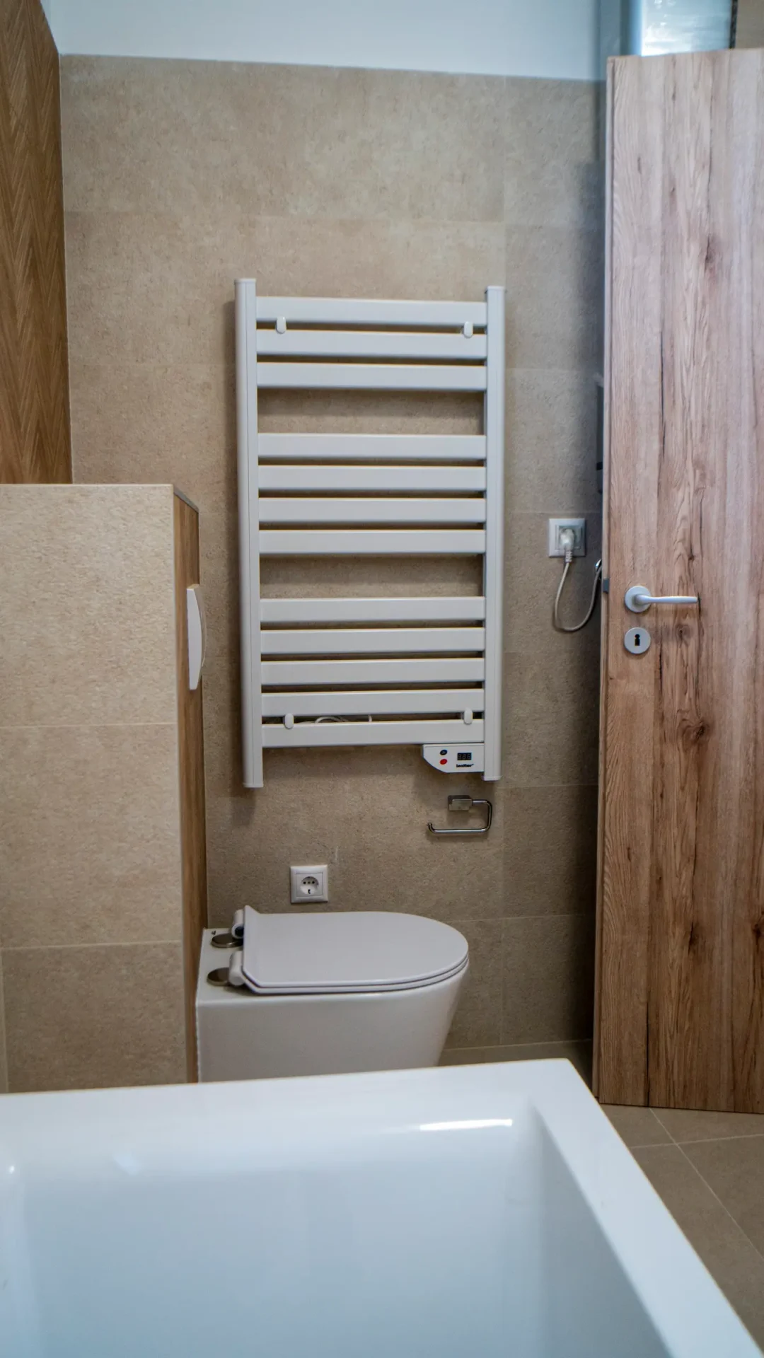 Törölközőszárító és WC