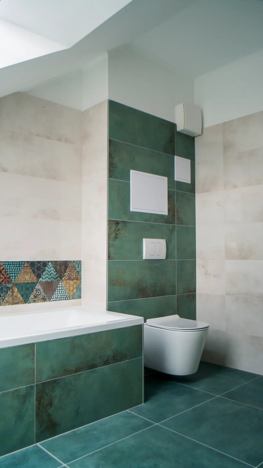 Modern burkolattal rendelkező fürdőszoba